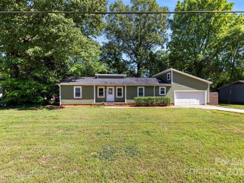 619 Archibald Road, Concord, NC 28025.  MLS# CAR4251795, YatesRealty ID 9927. Large flat front yard