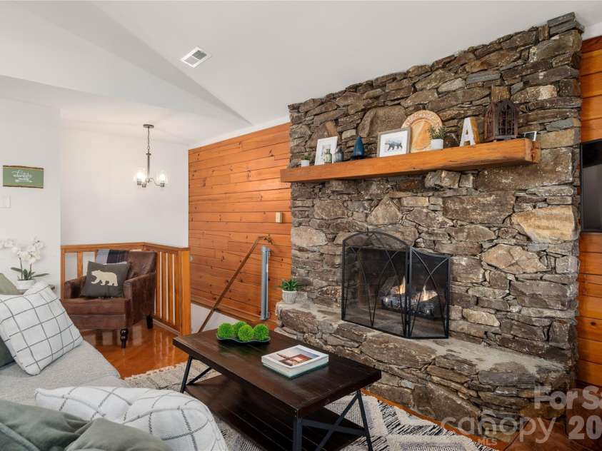 37 Cherokee Trail, Fletcher, NC 28732.  MLS# CAR4357676, YatesRealty ID 9928. Reading nook or desk area