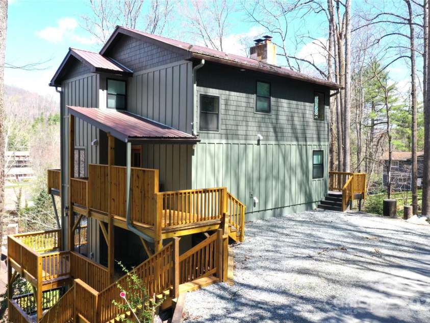 549 Clubhouse Drive, Banner Elk, NC 28604.  MLS# CAR4191291, YatesRealty ID 9928. 