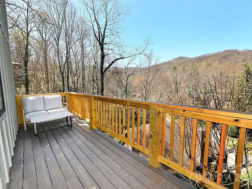 549 Clubhouse Drive, Banner Elk, NC 28604.  MLS# CAR4191291, YatesRealty ID 9928. 