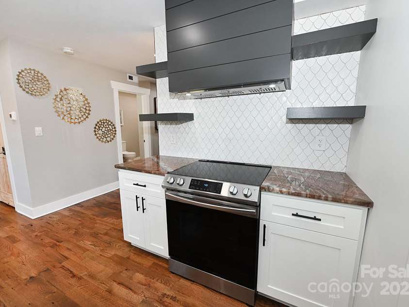 549 Clubhouse Drive, Banner Elk, NC 28604.  MLS# CAR4191291, YatesRealty ID 9928. 