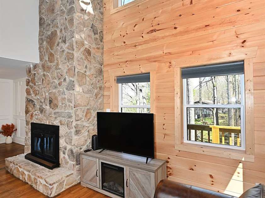 549 Clubhouse Drive, Banner Elk, NC 28604.  MLS# CAR4191291, YatesRealty ID 9928. 