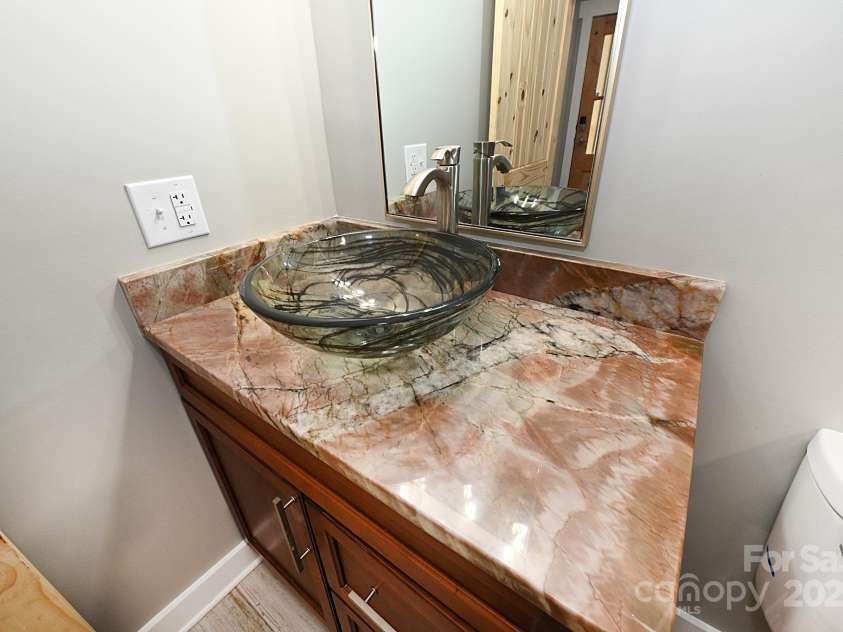 549 Clubhouse Drive, Banner Elk, NC 28604.  MLS# CAR4191291, YatesRealty ID 9928. 