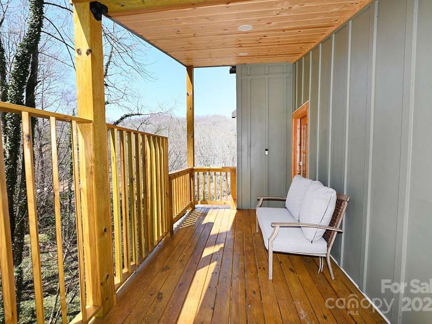 549 Clubhouse Drive, Banner Elk, NC 28604.  MLS# CAR4191291, YatesRealty ID 9928. 
