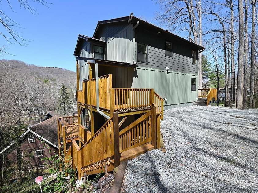 549 Clubhouse Drive, Banner Elk, NC 28604.  MLS# CAR4191291, YatesRealty ID 9928. 