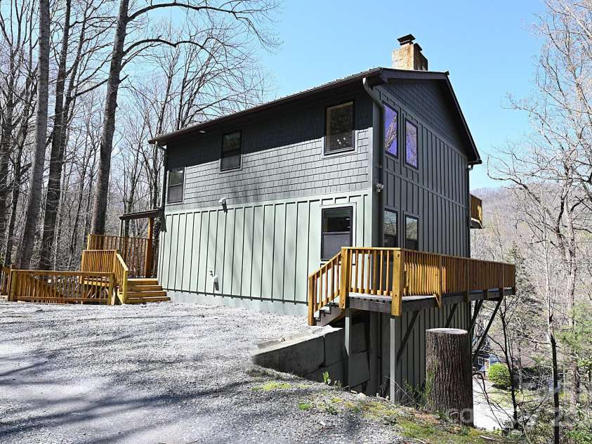 549 Clubhouse Drive, Banner Elk, NC 28604.  MLS# CAR4191291, YatesRealty ID 9928. 