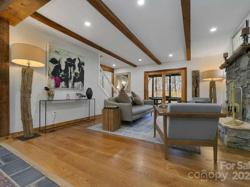 51 Gagama Court, Brevard, NC 28712.  MLS# CAR4225198, YatesRealty ID 9929. 