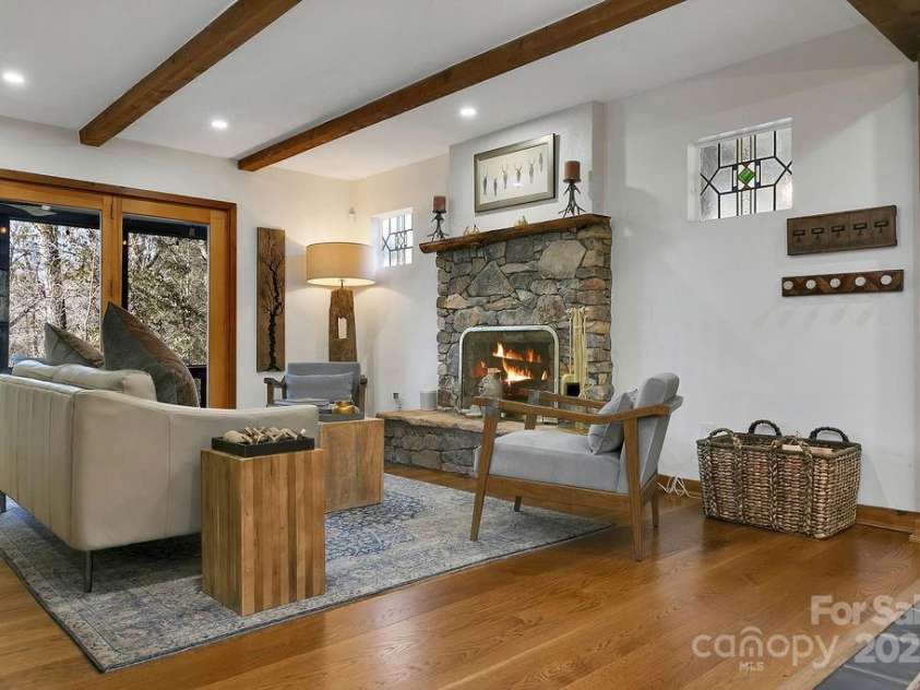 51 Gagama Court, Brevard, NC 28712.  MLS# CAR4225198, YatesRealty ID 9929. 