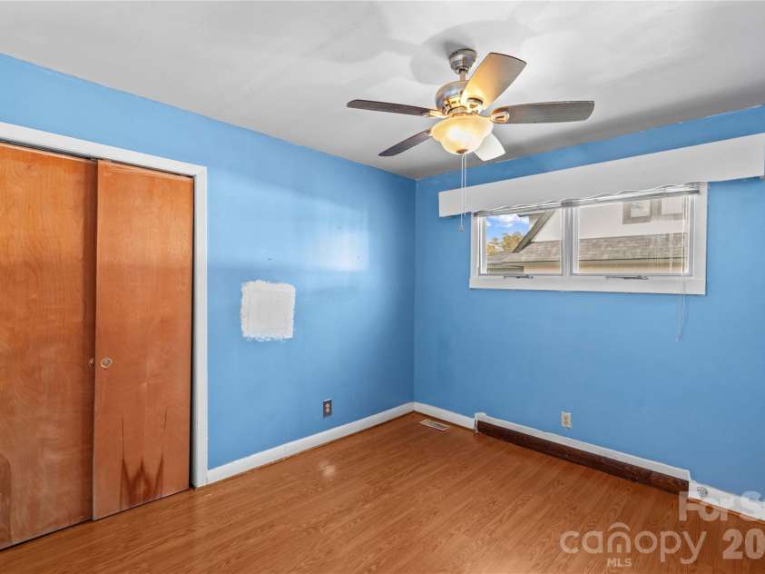 305 Sills Drive, Salisbury, NC 28146.  MLS# CAR4341534, YatesRealty ID 9930. 