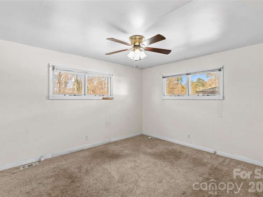 305 Sills Drive, Salisbury, NC 28146.  MLS# CAR4341534, YatesRealty ID 9930. 