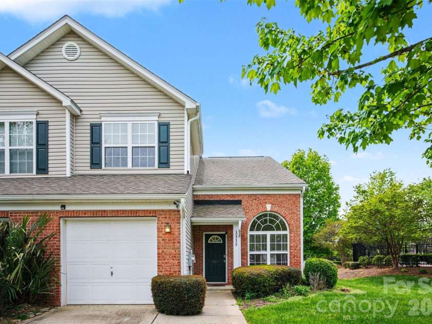 3315 Summerfield Ridge Lane, Matthews, NC 28105.  MLS# CAR4365181, YatesRealty ID 9931. 