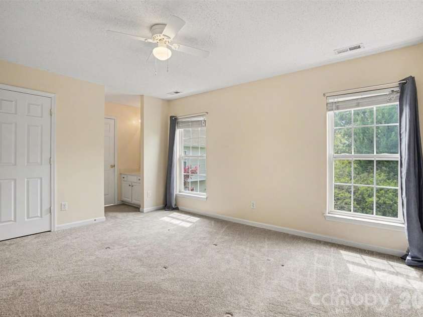 3315 Summerfield Ridge Lane, Matthews, NC 28105.  MLS# CAR4365181, YatesRealty ID 9931. 