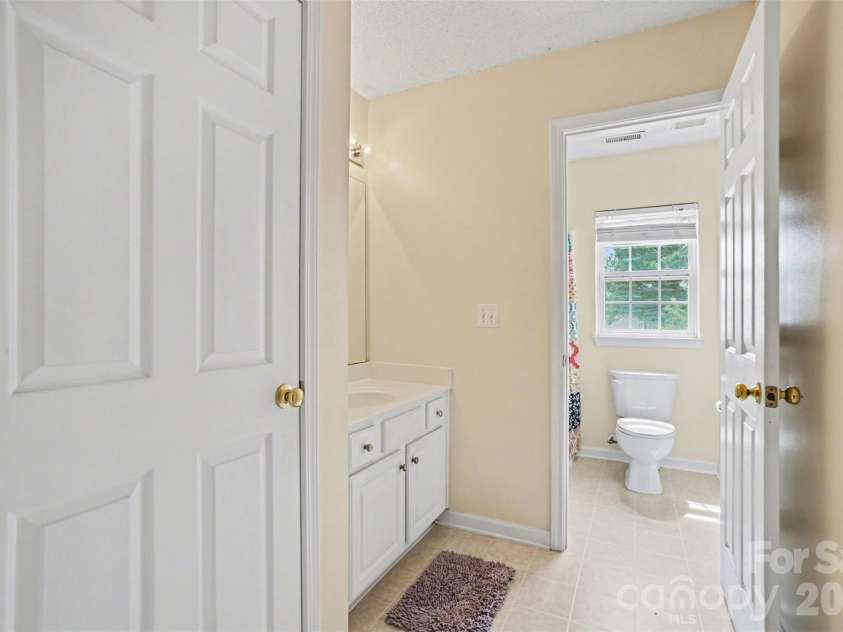 3315 Summerfield Ridge Lane, Matthews, NC 28105.  MLS# CAR4365181, YatesRealty ID 9931. 