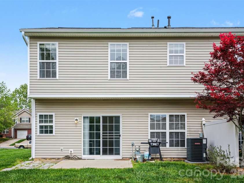 3315 Summerfield Ridge Lane, Matthews, NC 28105.  MLS# CAR4365181, YatesRealty ID 9931. 