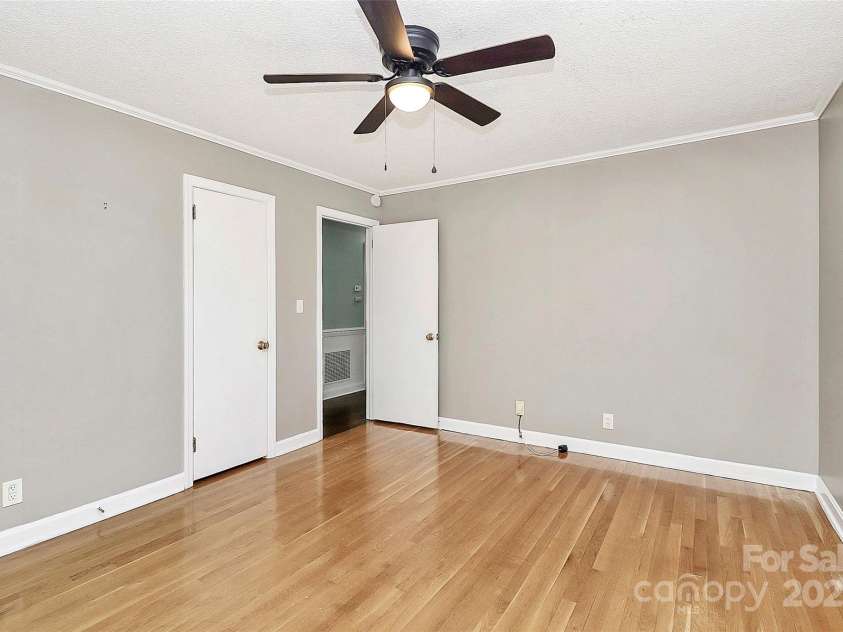 501 Eastwood Drive, Gastonia, NC 28054.  MLS# CAR4240205, YatesRealty ID 9931. 