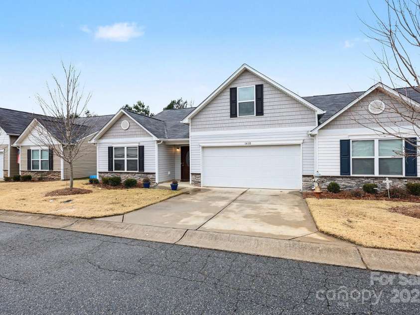 1410 Amberlight Circle, Salisbury, NC 28144.  MLS# CAR4333002, YatesRealty ID 9932. 