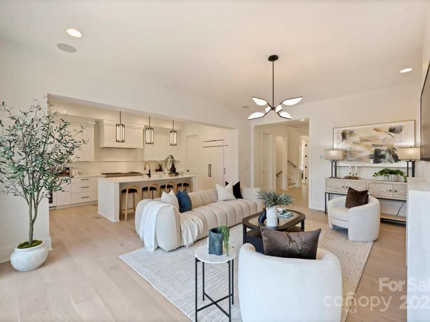 3473 Willow Oak Road, Charlotte, NC 28209.  MLS# CAR4247544, YatesRealty ID 9934. 