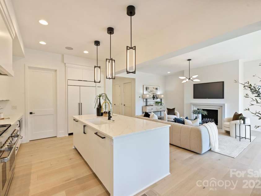 3473 Willow Oak Road, Charlotte, NC 28209.  MLS# CAR4247544, YatesRealty ID 9934. 