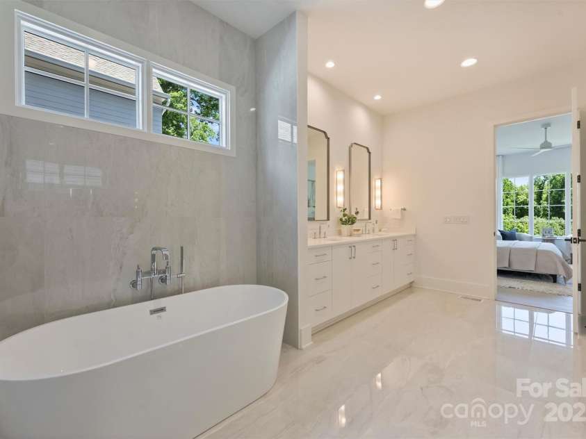 3473 Willow Oak Road, Charlotte, NC 28209.  MLS# CAR4247544, YatesRealty ID 9934. 