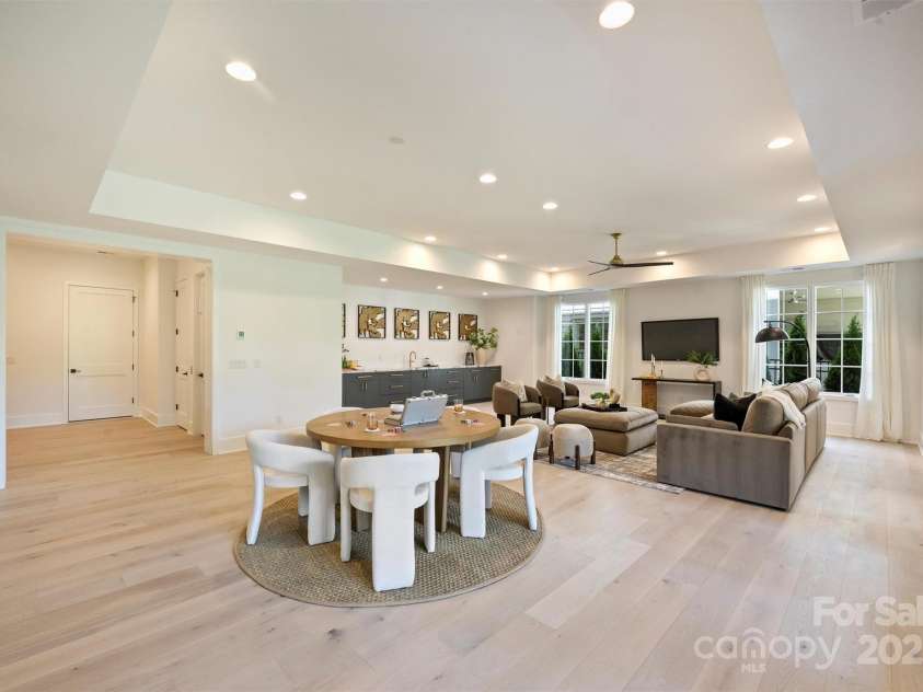3473 Willow Oak Road, Charlotte, NC 28209.  MLS# CAR4247544, YatesRealty ID 9934. 