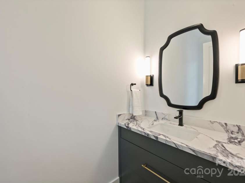 3473 Willow Oak Road, Charlotte, NC 28209.  MLS# CAR4247544, YatesRealty ID 9934. 