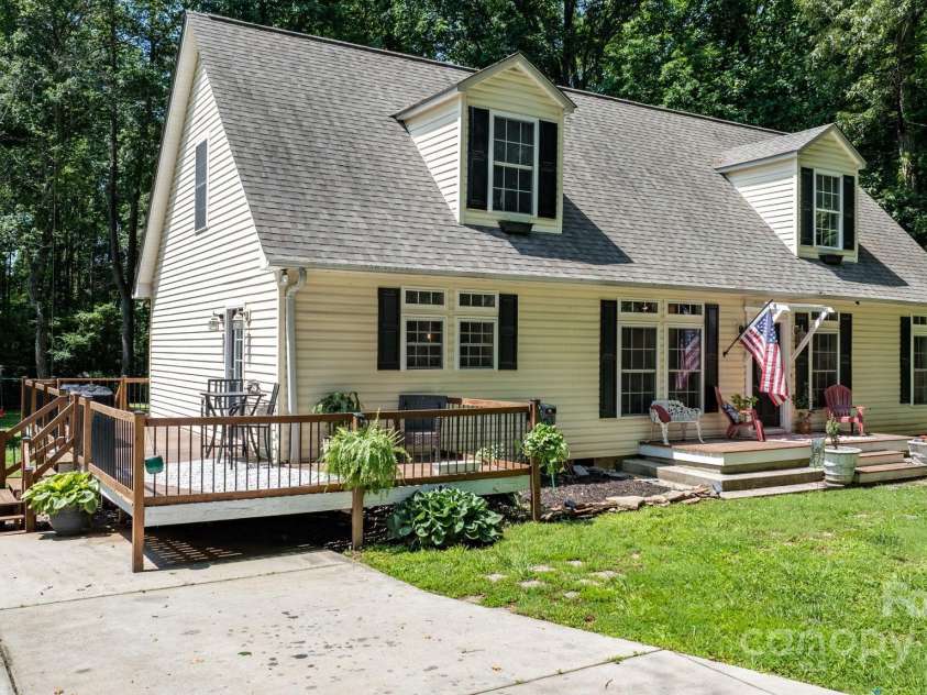 7648 Forest Oak Drive, Denver, NC 28037.  MLS# CAR4276492, YatesRealty ID 9935. 