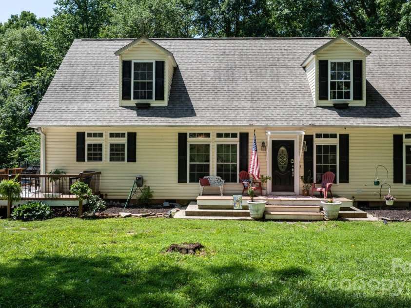 7648 Forest Oak Drive, Denver, NC 28037.  MLS# CAR4276492, YatesRealty ID 9935. 