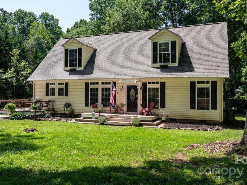 7648 Forest Oak Drive, Denver, NC 28037.  MLS# CAR4276492, YatesRealty ID 9935. 