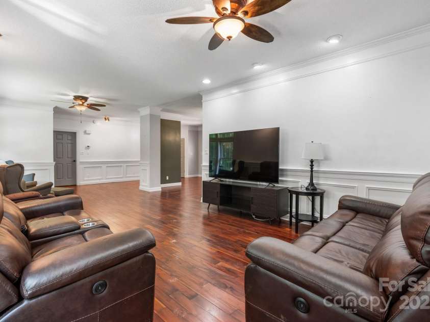 7648 Forest Oak Drive, Denver, NC 28037.  MLS# CAR4276492, YatesRealty ID 9935. 