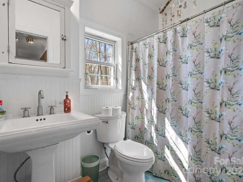 7648 Forest Oak Drive, Denver, NC 28037.  MLS# CAR4276492, YatesRealty ID 9935. 