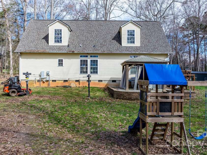 7648 Forest Oak Drive, Denver, NC 28037.  MLS# CAR4276492, YatesRealty ID 9935. 