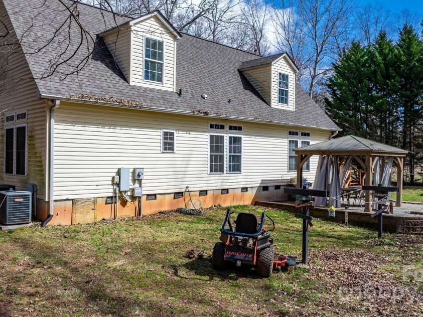 7648 Forest Oak Drive, Denver, NC 28037.  MLS# CAR4276492, YatesRealty ID 9935. 