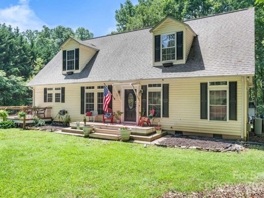 7648 Forest Oak Drive, Denver, NC 28037.  MLS# CAR4276492, YatesRealty ID 9935. 