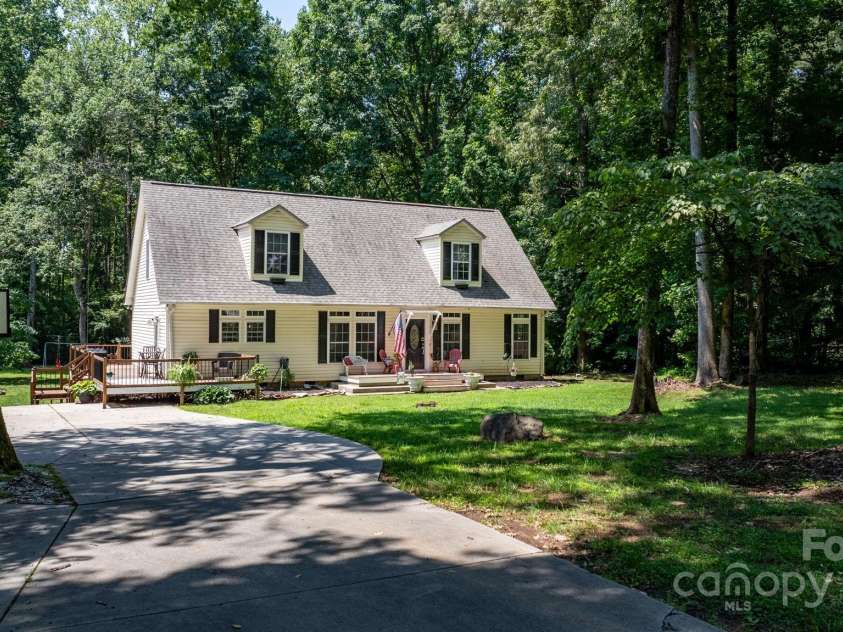 7648 Forest Oak Drive, Denver, NC 28037.  MLS# CAR4276492, YatesRealty ID 9935. 