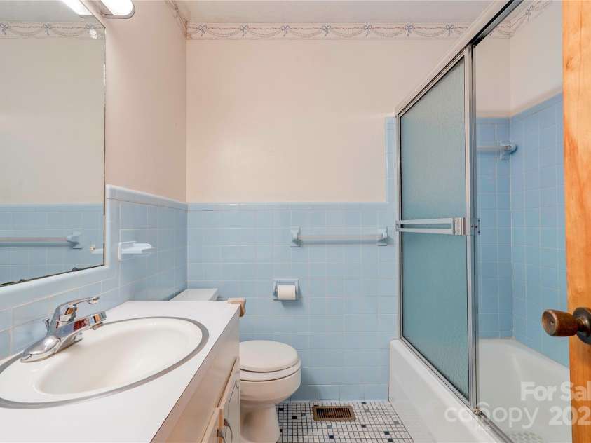 4029 Fallston Road, Shelby, NC 28150.  MLS# CAR4306182, YatesRealty ID 9936. Bathroom 2