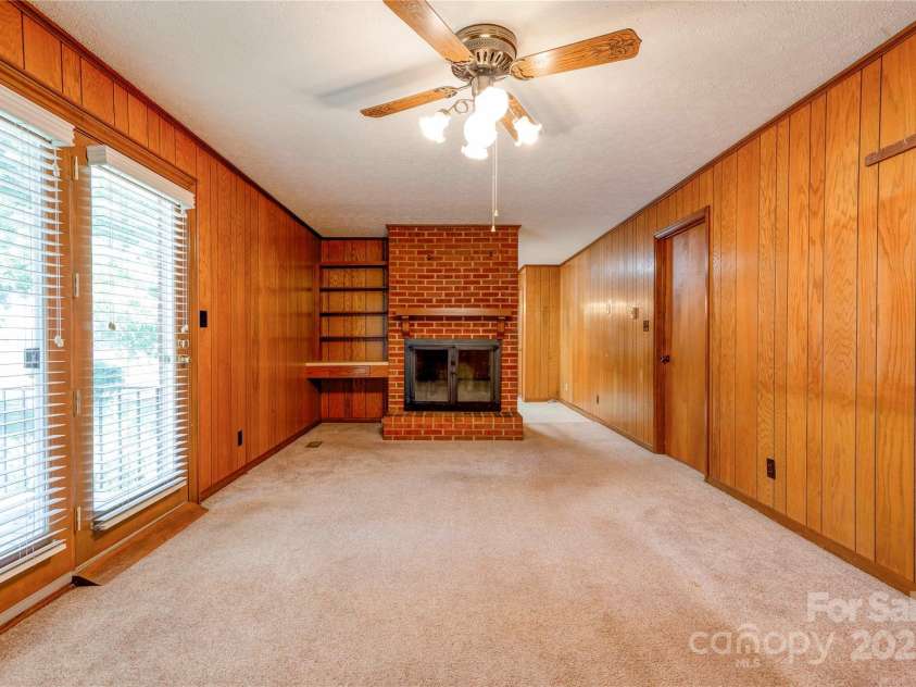 4029 Fallston Road, Shelby, NC 28150.  MLS# CAR4306182, YatesRealty ID 9936. Family Room