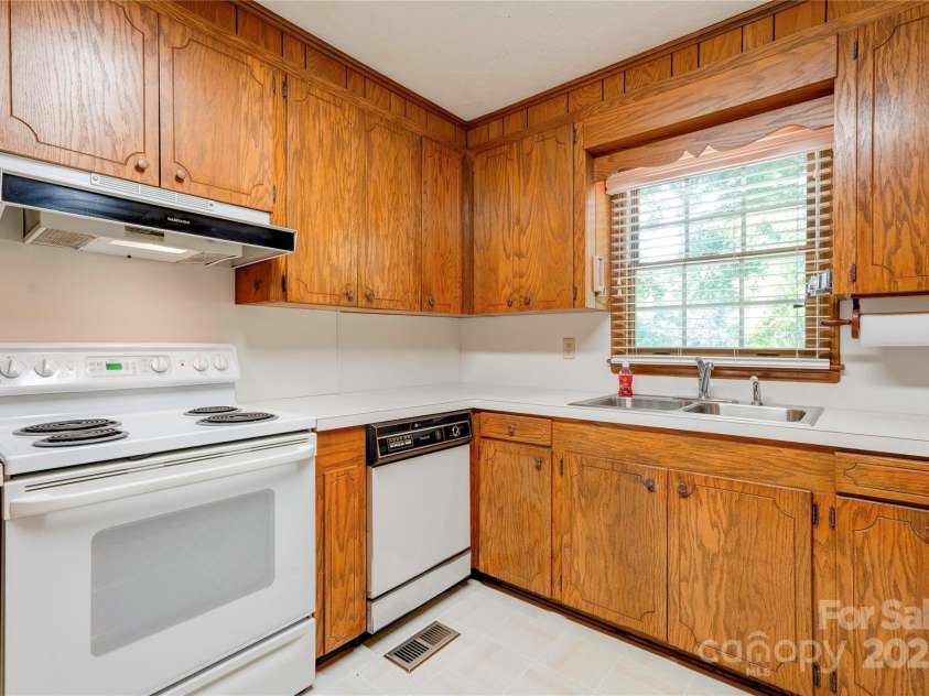 4029 Fallston Road, Shelby, NC 28150.  MLS# CAR4306182, YatesRealty ID 9936. Kitchen