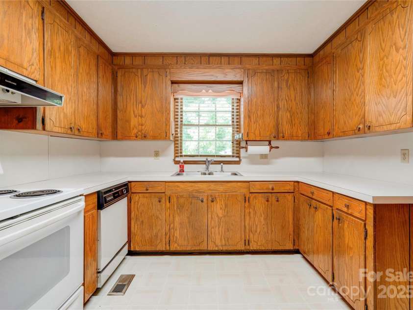 4029 Fallston Road, Shelby, NC 28150.  MLS# CAR4306182, YatesRealty ID 9936. Kitchen