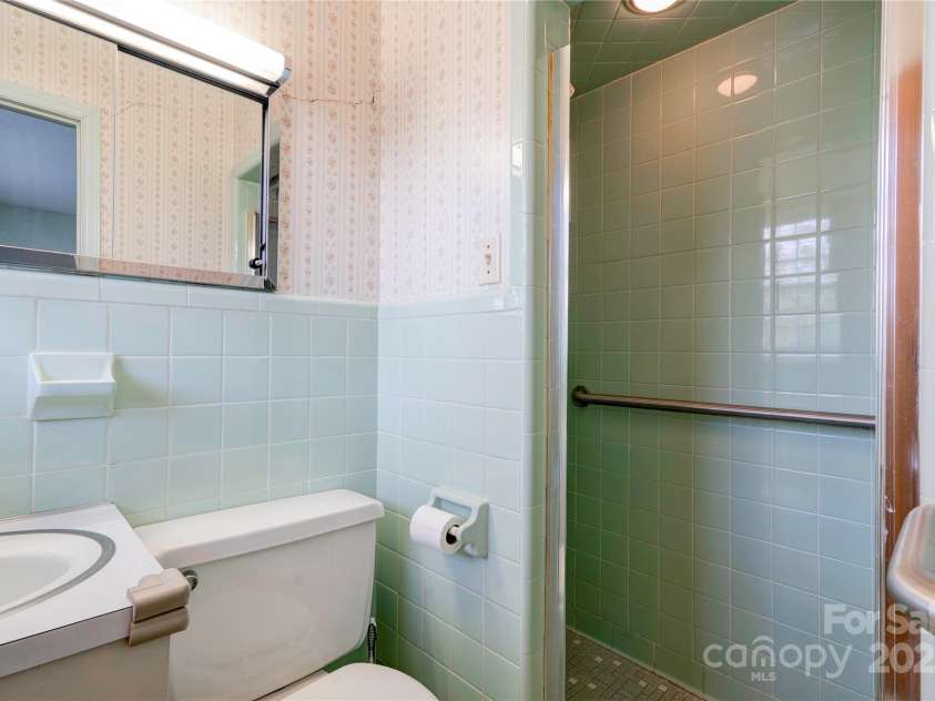 4029 Fallston Road, Shelby, NC 28150.  MLS# CAR4306182, YatesRealty ID 9936. Primary Bathroom