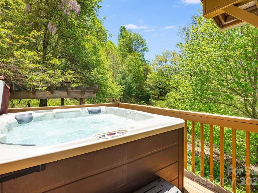 620 Mason Branch Road, Bryson City, NC 28713.  MLS# CAR4246489, YatesRealty ID 9936. 