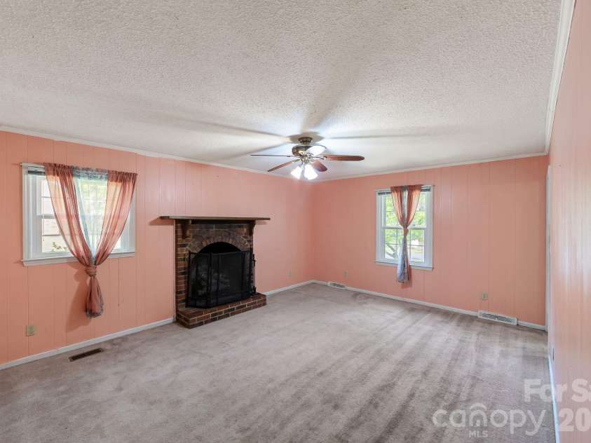 1107 Hardin Drive, Shelby, NC 28150.  MLS# CAR4364752, YatesRealty ID 9938. 