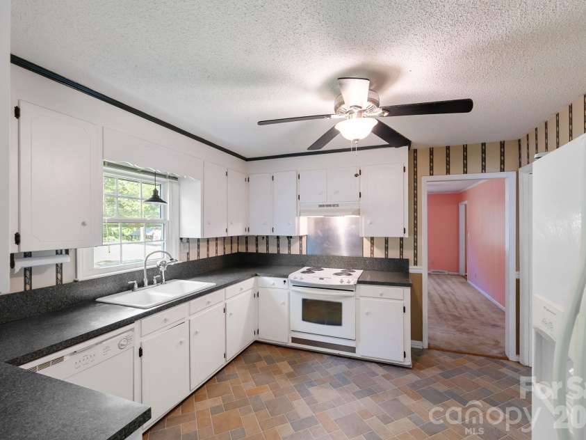 1107 Hardin Drive, Shelby, NC 28150.  MLS# CAR4364752, YatesRealty ID 9938. 