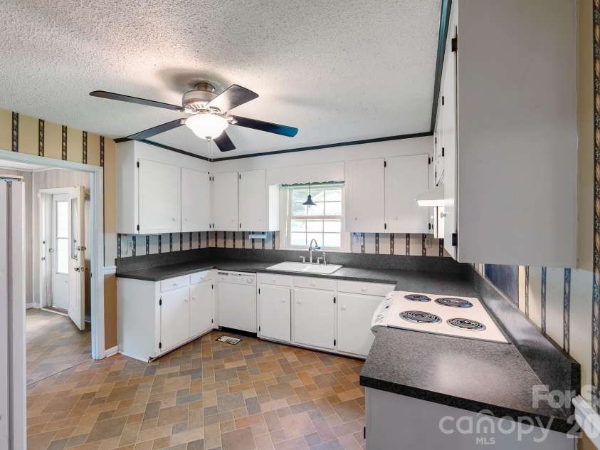 1107 Hardin Drive, Shelby, NC 28150.  MLS# CAR4364752, YatesRealty ID 9938. 