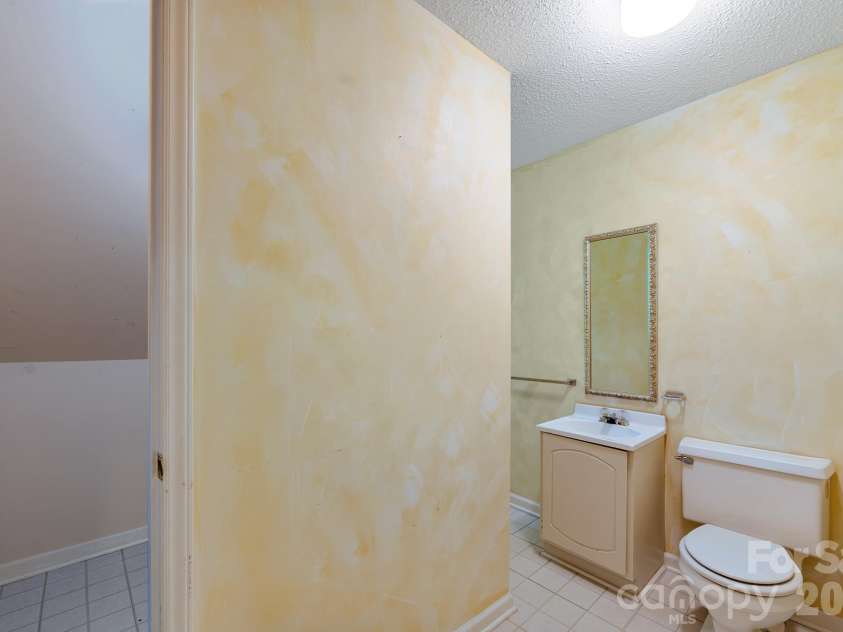 1107 Hardin Drive, Shelby, NC 28150.  MLS# CAR4364752, YatesRealty ID 9938. 