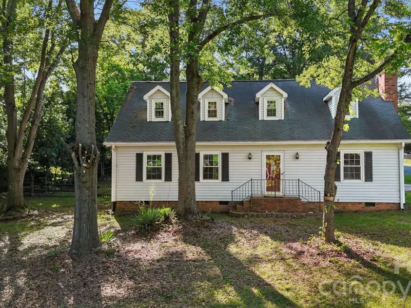 1107 Hardin Drive, Shelby, NC 28150.  MLS# CAR4364752, YatesRealty ID 9938. 