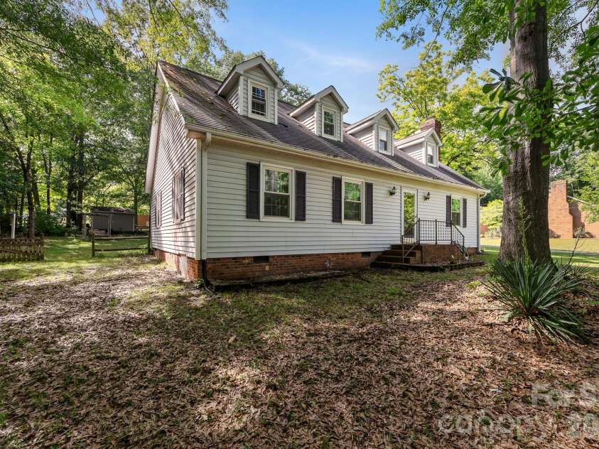 1107 Hardin Drive, Shelby, NC 28150.  MLS# CAR4364752, YatesRealty ID 9938. 