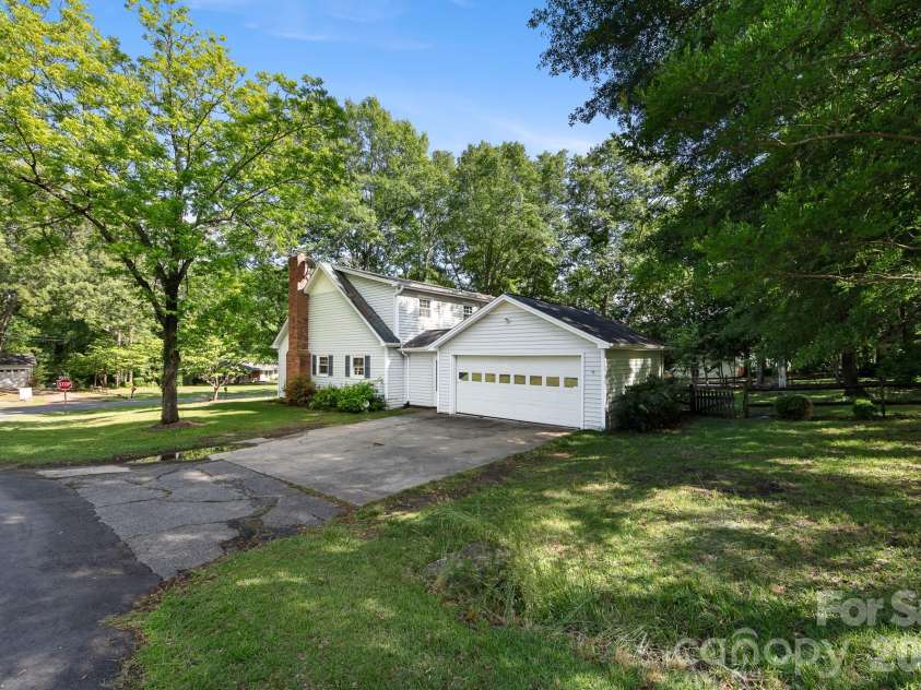 1107 Hardin Drive, Shelby, NC 28150.  MLS# CAR4364752, YatesRealty ID 9938. 