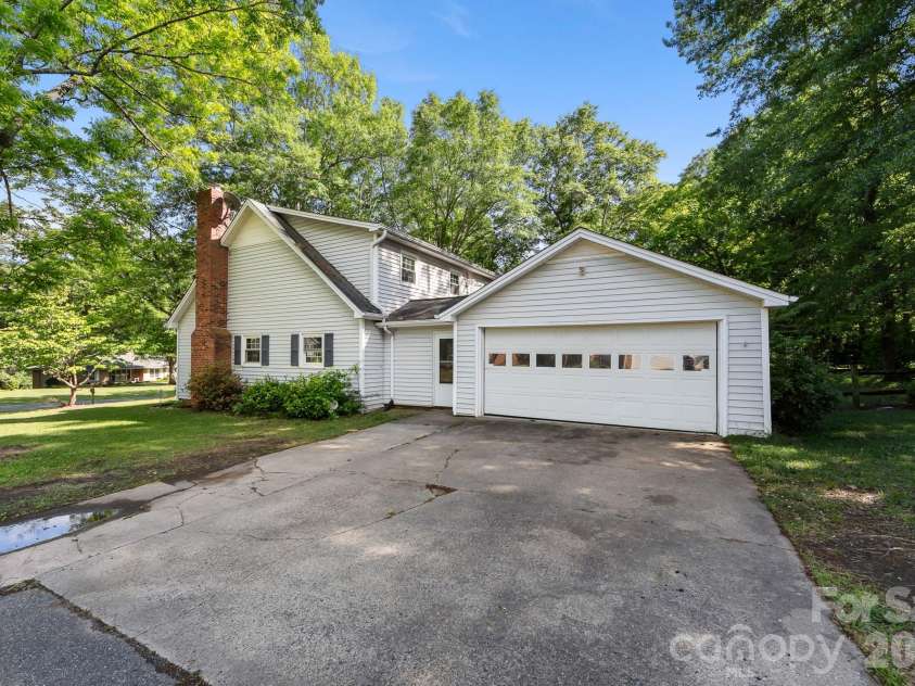 1107 Hardin Drive, Shelby, NC 28150.  MLS# CAR4364752, YatesRealty ID 9938. 
