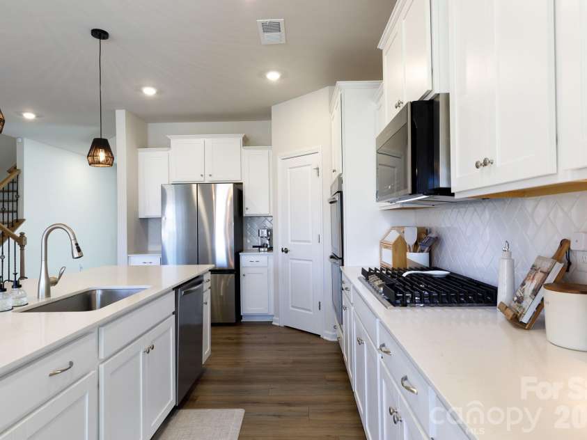 2138 Bowie Stone Court, Fort Mill, SC 29715.  MLS# CAR4355839, YatesRealty ID 9939. Kitchen