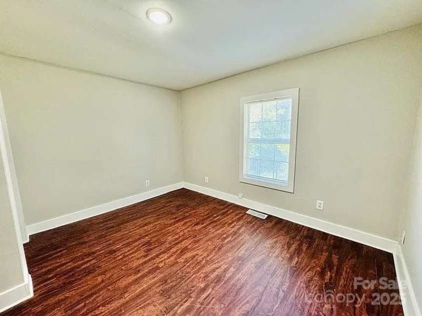 904 Oakland Street, Gastonia, NC 28054.  MLS# CAR4222802, YatesRealty ID 994. 917 N Oakland